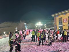 -采薇庄园四季滑雪场