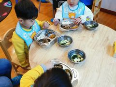 -抱抱熊托育中心(大悦城店)