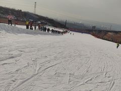 -采薇庄园四季滑雪场