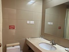 -上海南泉酒店(塘桥地铁站店)