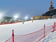 -采薇庄园四季滑雪场