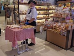 面包甜点陈列柜-山崎面包(苏州中心店)