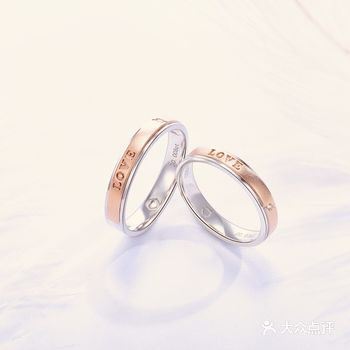 采用18K白金和玫瑰金的双色金真分色处理