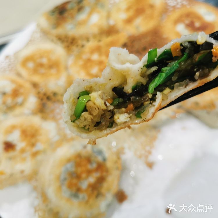 18块12个贼大的饺子，里面的馅料也很丰富