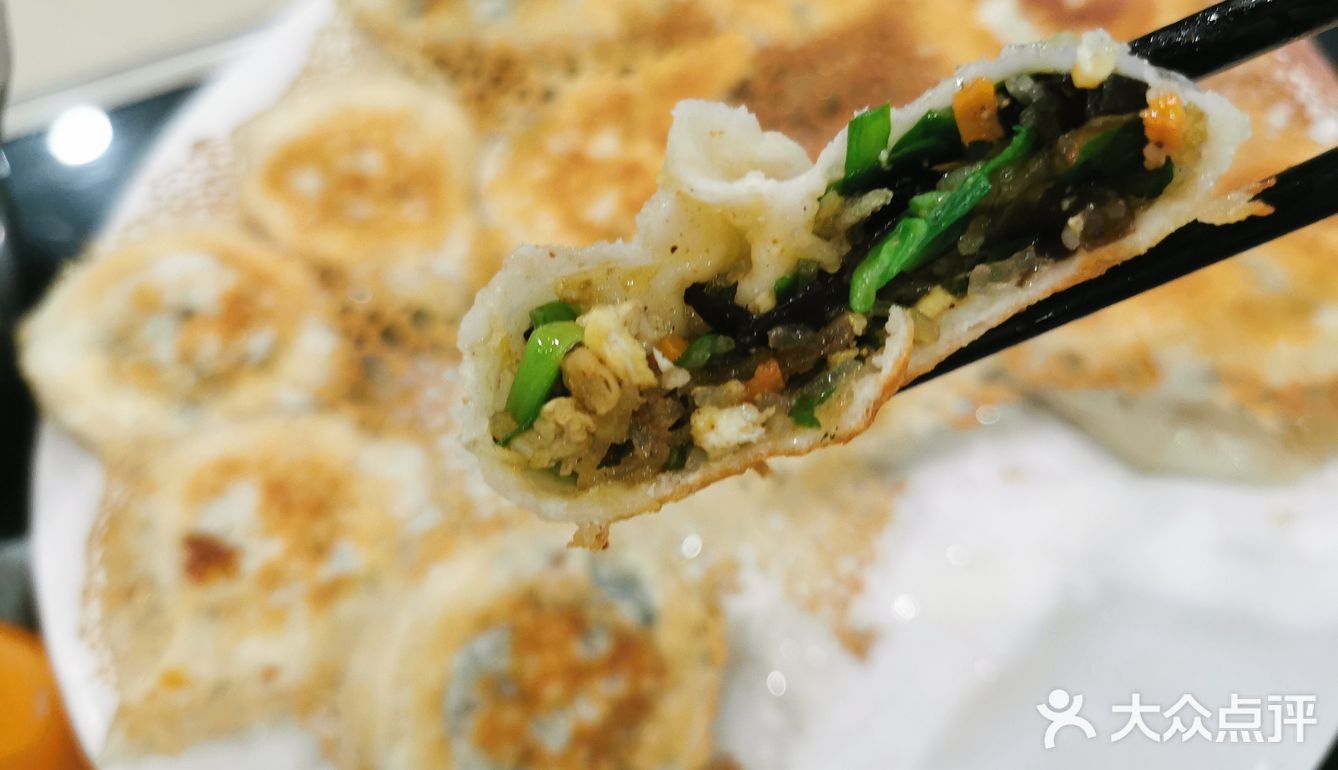 18块12个贼大的饺子，里面的馅料也很丰富