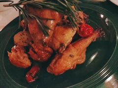 迷迭香蒜味烤春鸡配锅煎土豆块-花·fleur古董西餐厅(西城夜未央店)