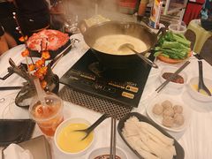 -鲜入围煮花胶鸡海鲜火锅