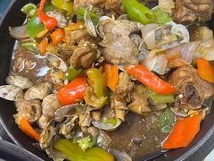 铁锅蛤蜊鸡-富临港·蒸汽海鲜·手抓海鲜·炒菜(栈桥店)