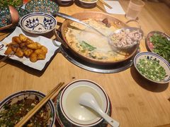 -洱火云南酸菜牛肉火锅(石景山当代商城店)