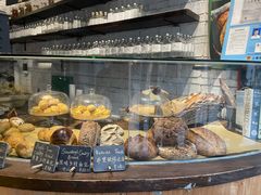 面包甜点陈列柜-O'mills Sourdough Bakery&Bistro(永嘉路店)