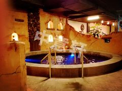 -泉城欧乐堡戏水湾艺术养生温泉