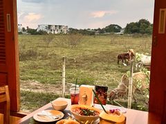 -Chom Cafe and Restaurant