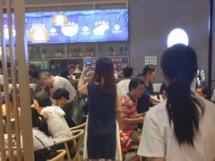 等位区-文叔·湖北名小吃·小龙虾(华强北店)
