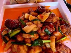 -隔壁老王·家常云南菜(花巷店)