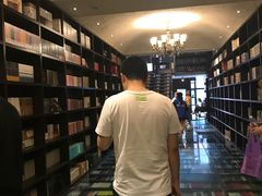 -钟书阁(松江泰晤士小镇店)