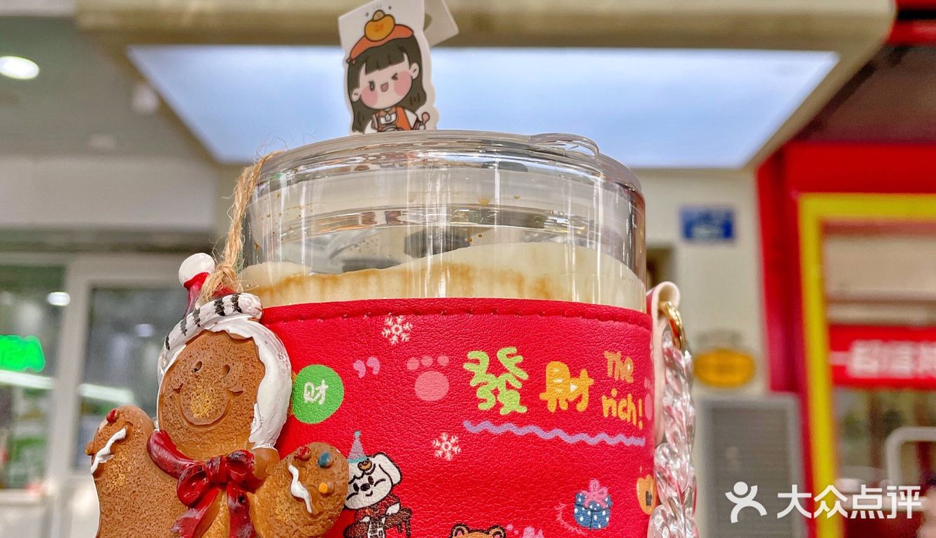 买咖啡送杯子活动超火爆，赶紧的先屯它个100张慢慢喝...