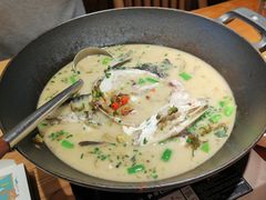 煎香酸菜半边鱼-渔悦潇湘·酸菜煮鱼(岳麓山店)