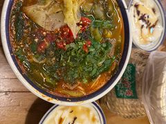 -云阿蛮云南生烫牛肉米线(奉贤路店)