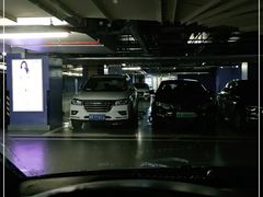 -上海来福士广场-停车场