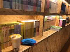 -新华里咖啡书吧(新华书店小寨店)