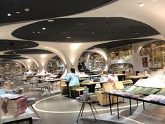 -钟书阁(珍园店)