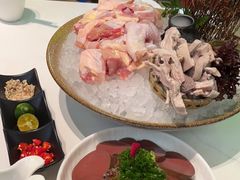 -洪氏嗨捞·广东猪肚鸡·椰子鸡火锅(西咸万象城店)