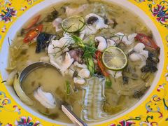 柠檬酸菜煮西江骨鱼-海宝酒家(中山四路店)