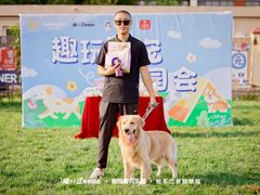 -趣玩宠物乐园寄养训犬训狗游泳池