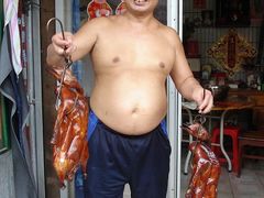 老板刘绍华真人照-黄连大头华烧鹅(萧地大马路店)