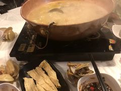 -鲜入围煮花胶鸡海鲜火锅