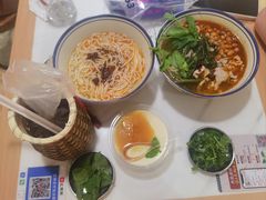 -窄巷口生烫牛肉米线(客村店)