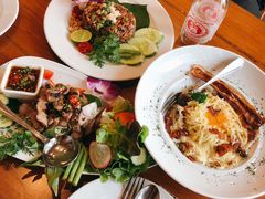 -Chom Cafe and Restaurant