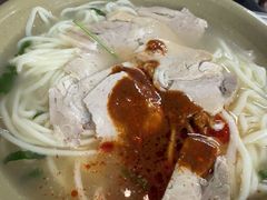 -亮亮面馆(经六路店)