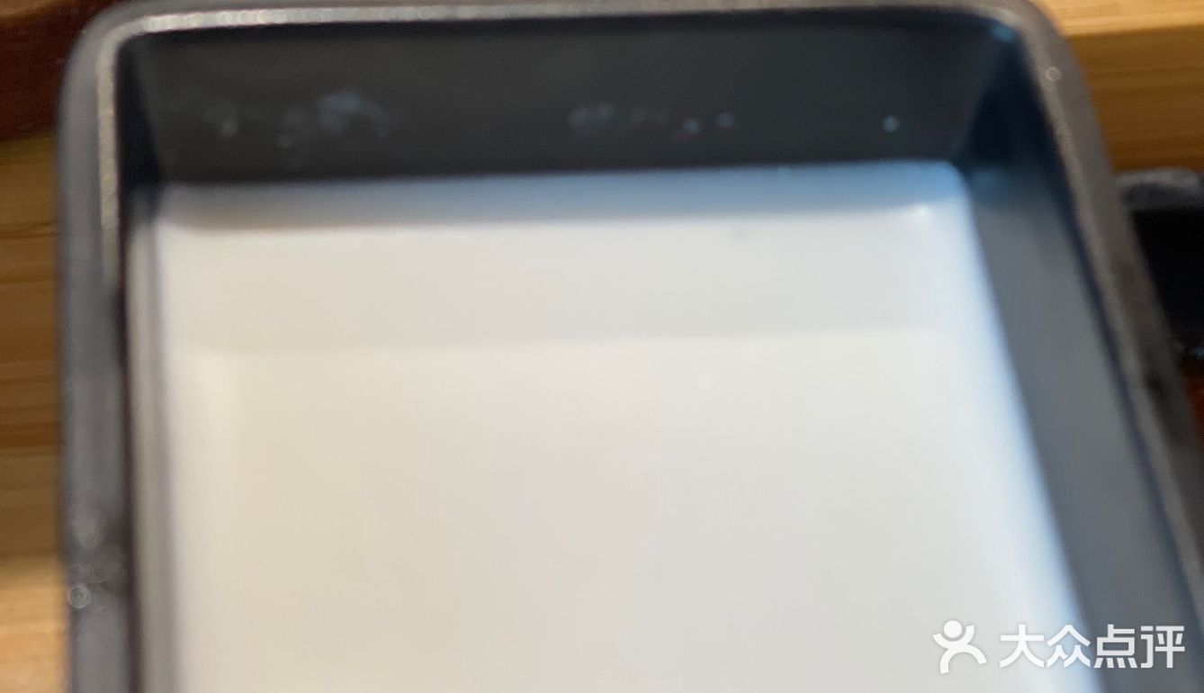 挂的都是南京的地方小吃，置身其中仿佛来到金陵