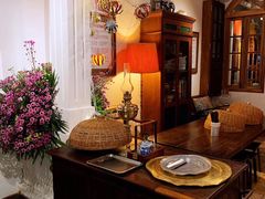 -Cuc Gach Quan Restaurant