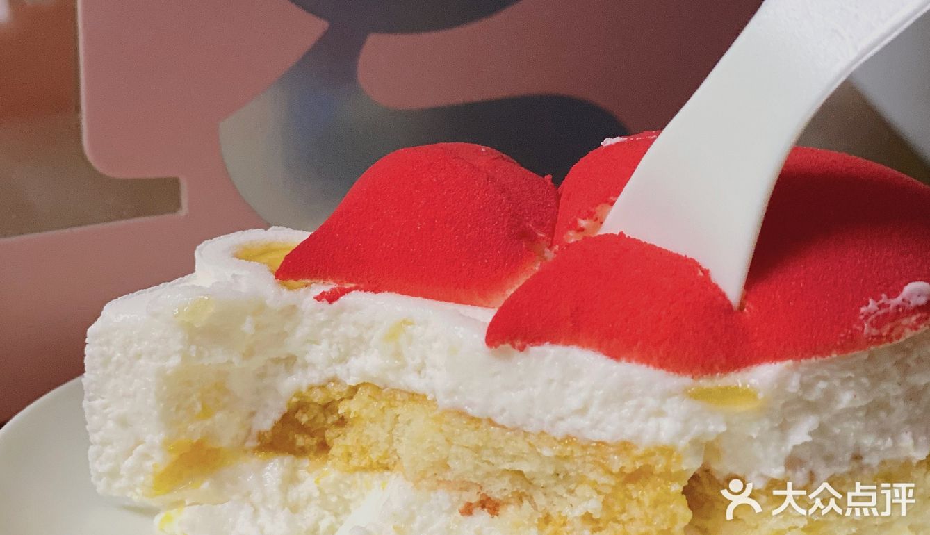 在武汉拿了一克甜品，随后买了一张高铁票