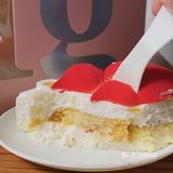 在武汉拿了一克甜品，随后买了一张高铁票