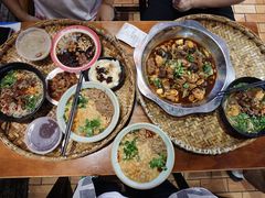 -爆炸头阿姨小四川正宗川味小吃(无任何分店)
