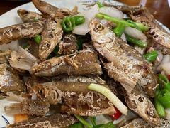 干炸小鱼-芦茨金富饭庄·25年老字号·专做稻草鸡