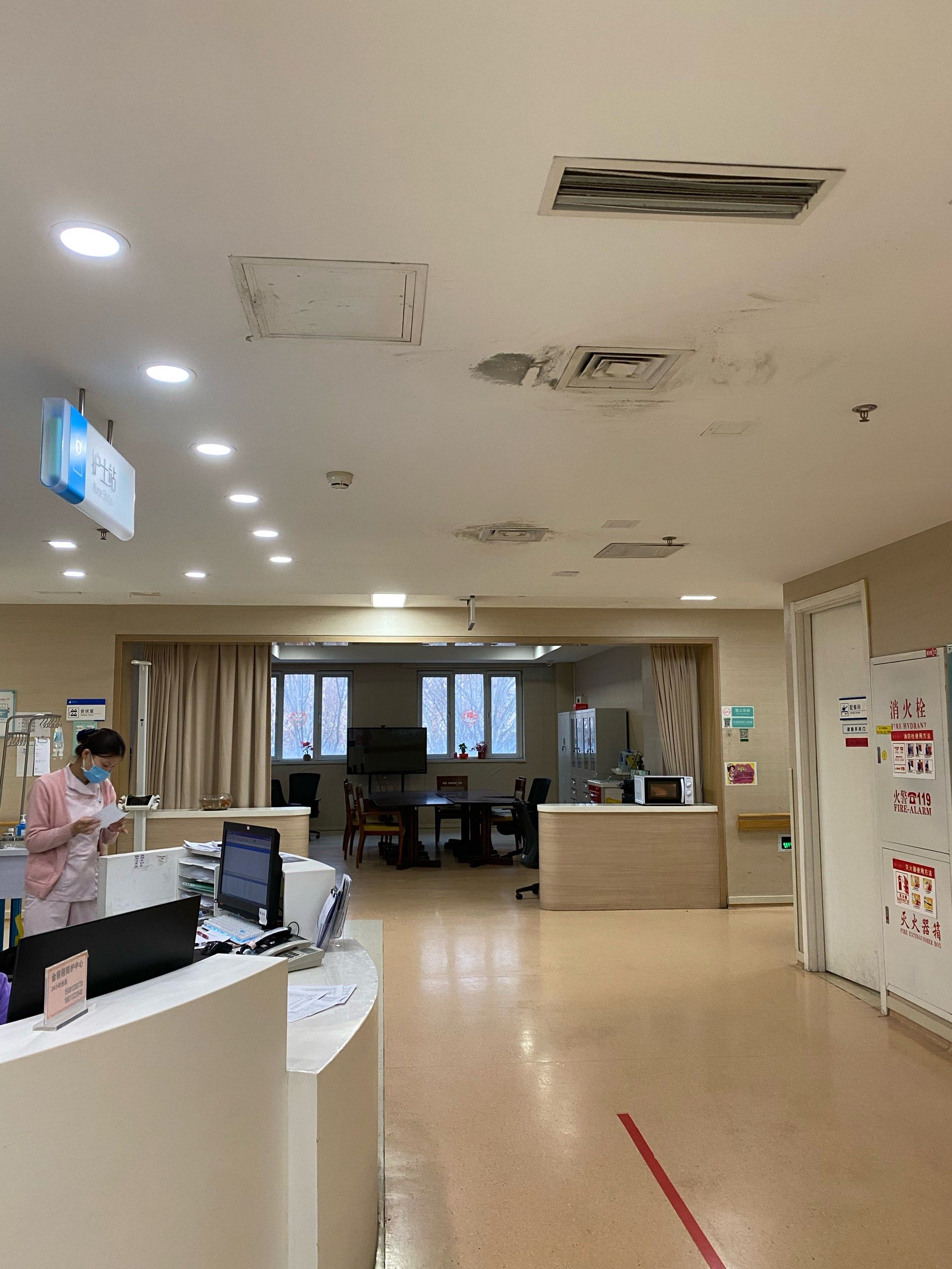 医院走廊的宽敞感