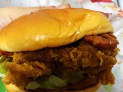 吮指十三鲜小龙虾烤鸡堡/鸡肉卷-肯德基(塔南店)