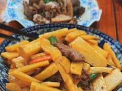 -天门沟九州驿站树上汤泉