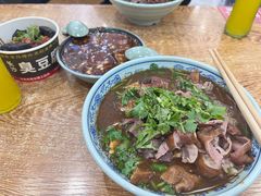 卤煮火烧-门框胡同百年卤煮(前门煤市街店)