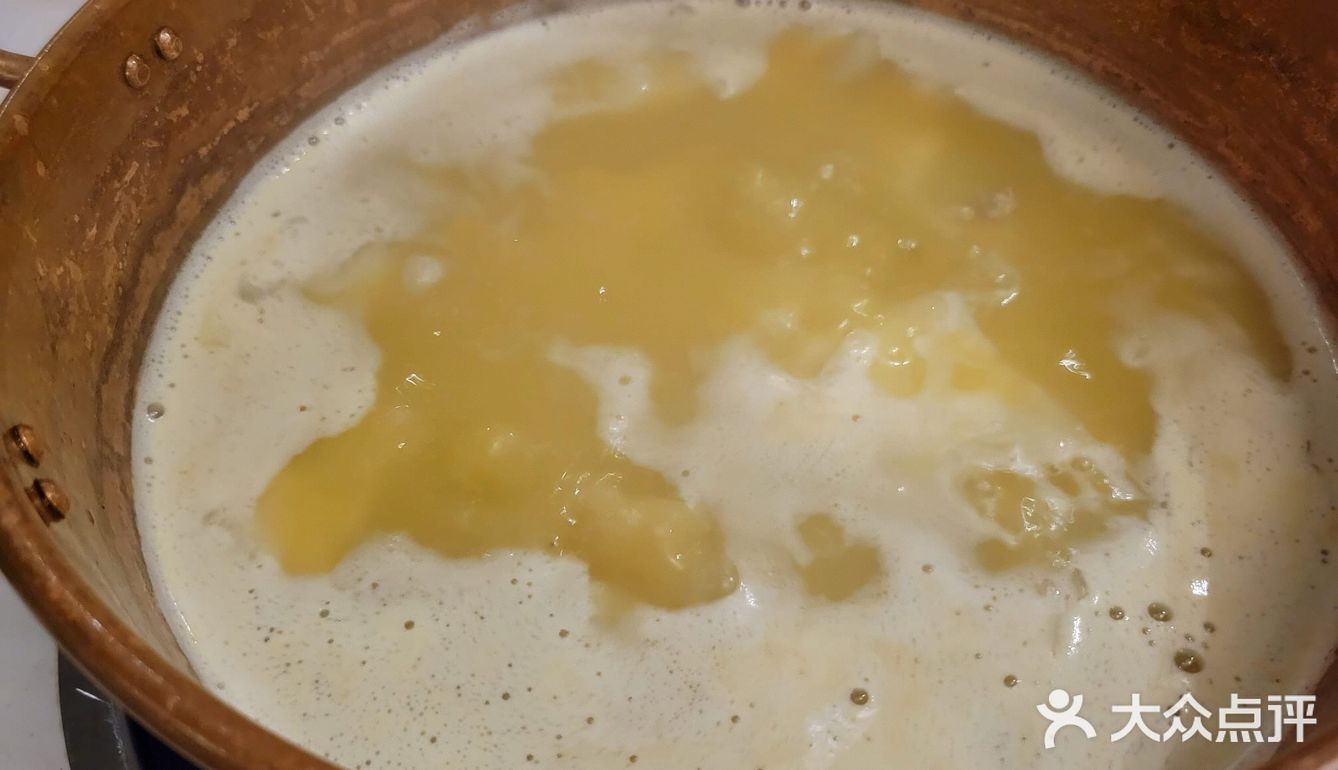 同埋係空氣中夾雜住不同味道既火煱配料。佢呢度醬介係