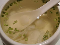 酸辣乌鱼蛋汤-悦融琥珀·京鲁菜·海味珍品(西单店)