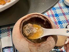 椰皇炖乌鸡汤-陈鹏鹏潮汕菜(欢乐海岸 海边景观店)