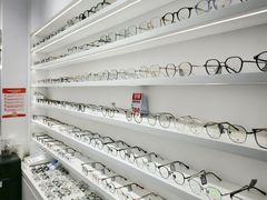 -美式眼镜·授权蔡司.依视路.尼康.豪雅.明月(南翔印象城店)