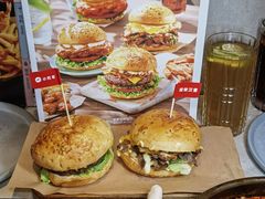 -必胜客(东大桥店)