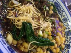 -渝之汇牛肉豌杂面