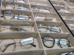 -目艮眼镜SHOWROOM(品牌集合店)